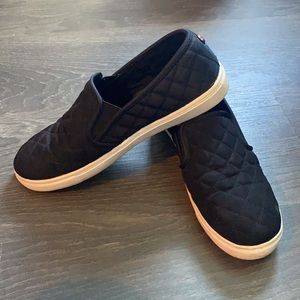women’s black sneaker/flats